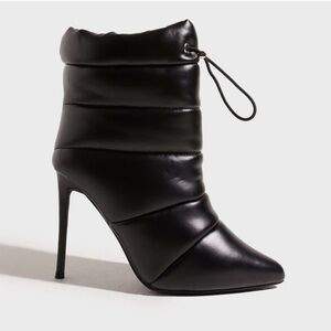 Steve Madden Cloak Ankle Boots size 11